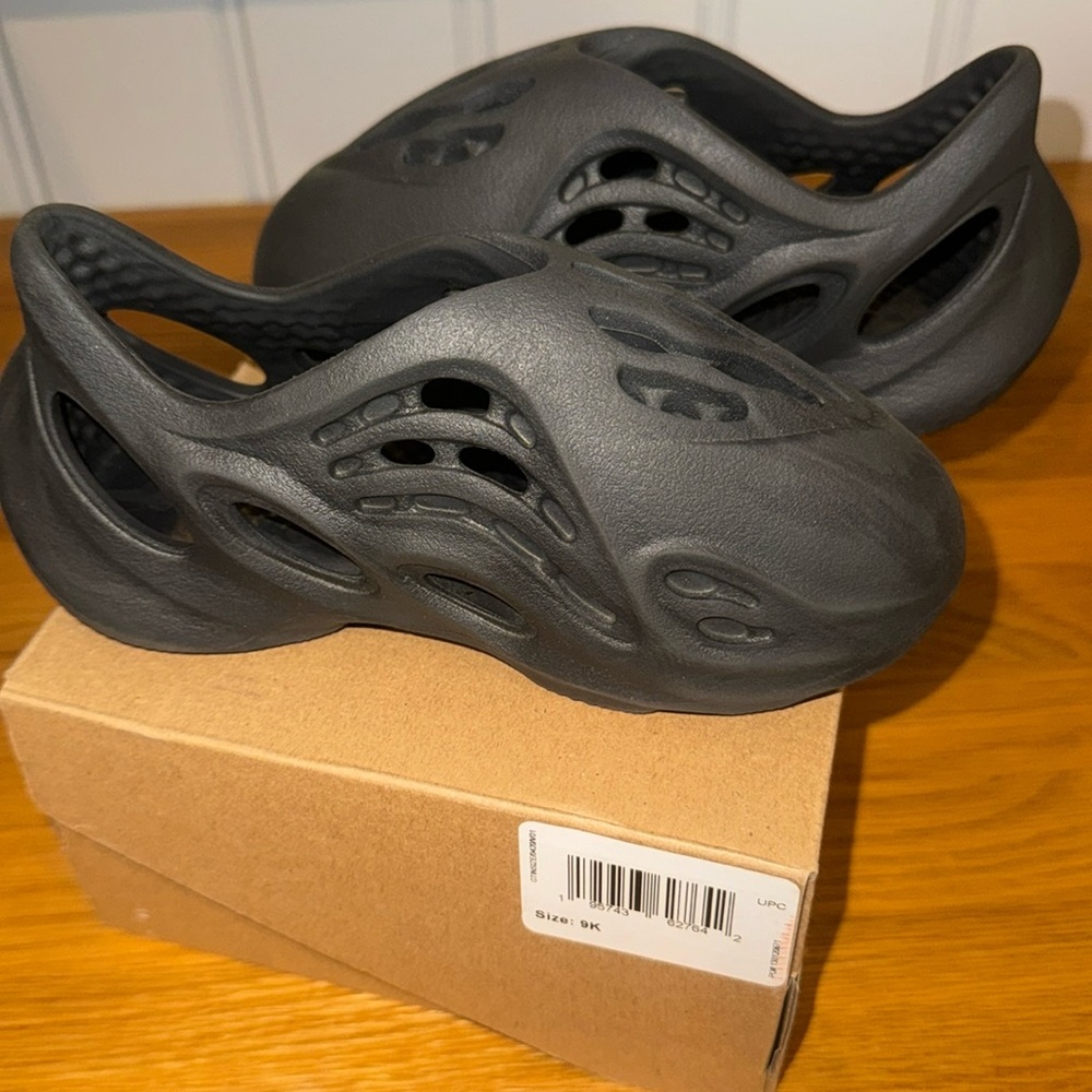 Used Yzy Foam Rnr Infant 9K (with box)
